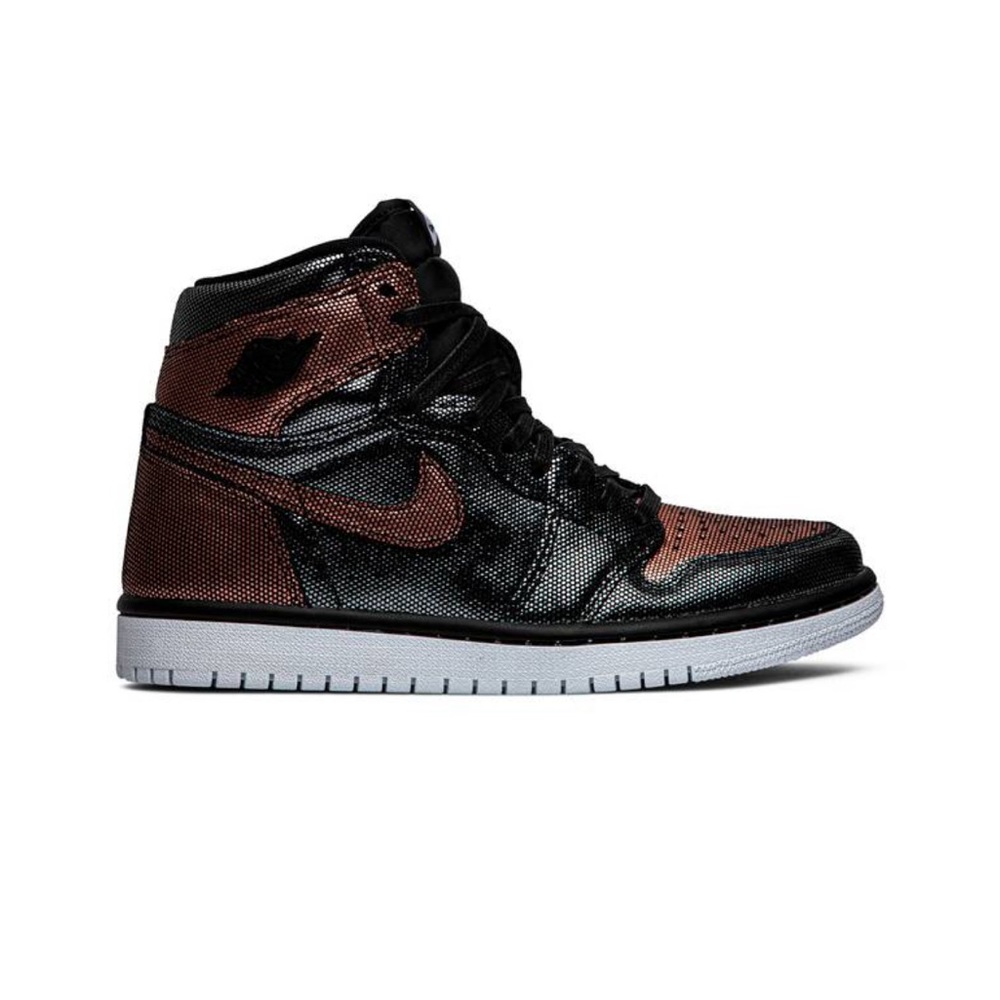 Worn once, size 5.5-6women’s; comes with white red and white laces box w no lid